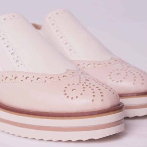 Zapato para mujer tipo oxford en cuero color nude y blanco talco - - Envió y devolución GRATIS en toda Colombia - Múltiples Medios de Pago. ¡Compra Aquí!