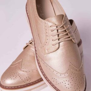 Zapato Tipo Oxford Para Mujer Capellada en Cuero Color Dorado - Envió y devolución GRATIS en toda Colombia - Múltiples Medios de Pago. ¡Compra Aquí!