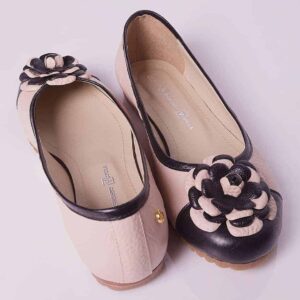 Sinónimos de comodidad y estilo, nuestra colección de baletas y bailarinas para mujer en cuero está hecha para las mujeres más femeninas. ¡Compra aquí!