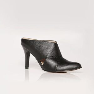 Zuecos para Mujer Puntudo en Cuero Negro - Envíos Gratis en Colombia - Conoce nuestra colección DFV Leather de zuecos y mules para mujer aquí.