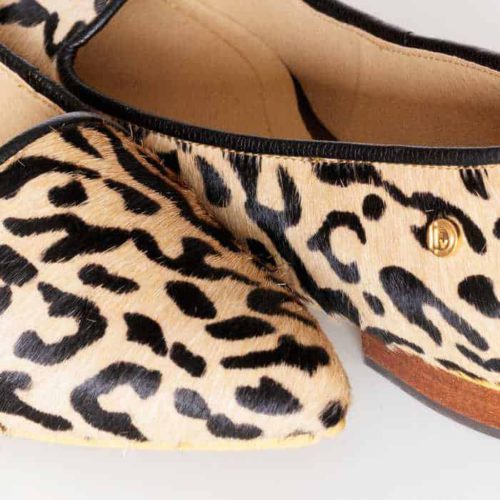 Bailarina En Cuero Negro Animal Print - Imagen 3