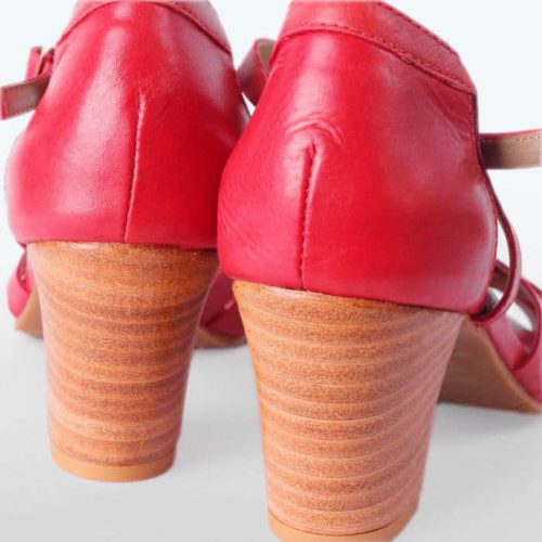 Sandalia de Tacón en Cuero Color Rojo y Tacón Vira - Imagen 3